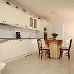 Juniper Fenced Pool Spacious House فيلة *
