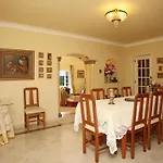 Juniper Fenced Pool Spacious House فيلة البوفيرا