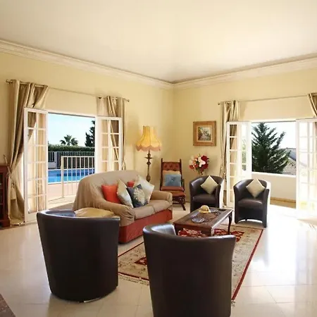 Будинок відпочинку Juniper Fenced Pool Spacious House Албуфейра