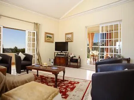 Будинок відпочинку Juniper Fenced Pool Spacious House Албуфейра