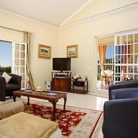 Juniper Fenced Pool Spacious House Vakantiehuis