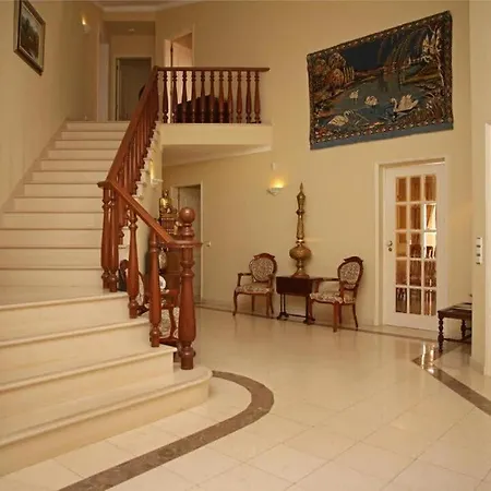 Будинок відпочинку Juniper Fenced Pool Spacious House Албуфейра