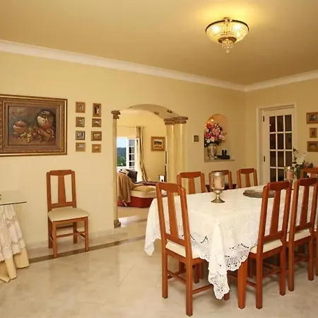 Juniper Fenced Pool Spacious House Будинок відпочинку Албуфейра