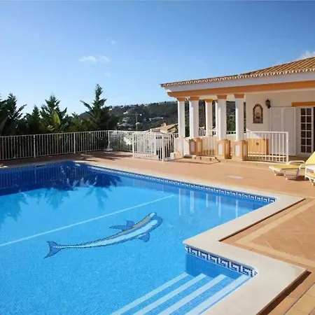 Juniper Fenced Pool Spacious House