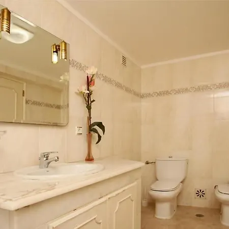 Holiday home Juniper Fenced Pool Spacious House