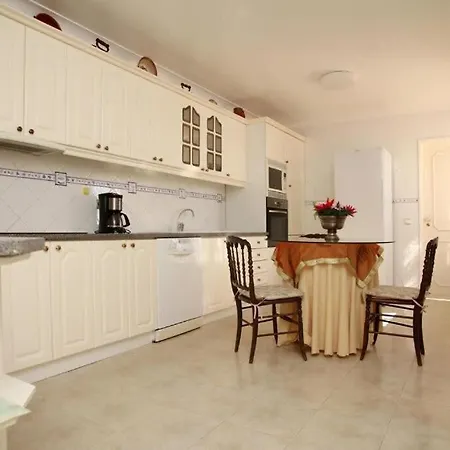 Juniper Fenced Pool Spacious House Holiday home *